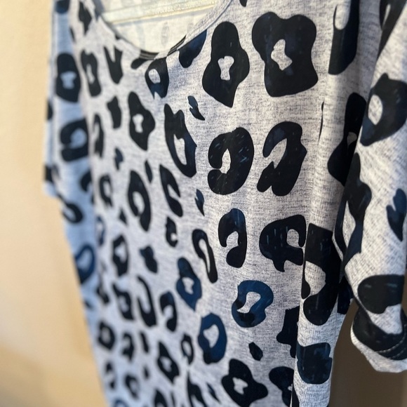 𝅺BELLE lily animal print blouse - Picture 3 of 4